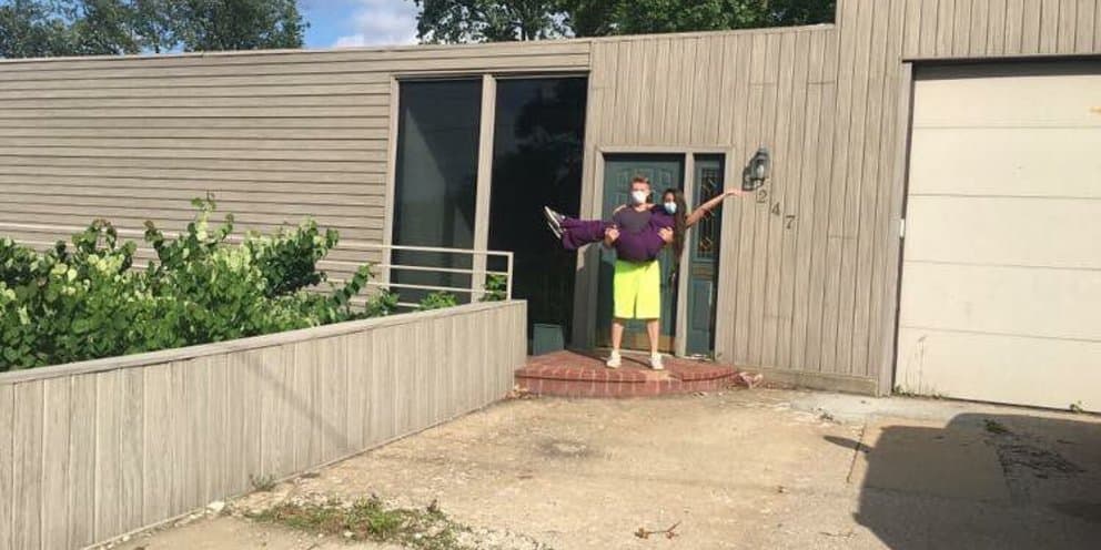 Από Στάχτες σε Ονείρωμα: Ζευγάρι Μετέτρεψε Πυροσβεστικό Σταθμό