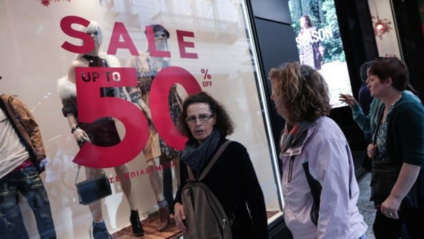 Χειμερινές εκπτώσεις: Άνοιγμα καταστημάτων Κυριακή